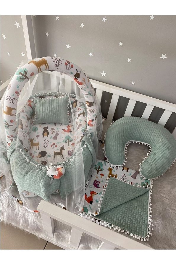 Jaju Baby Green Knit Nest with Forest Pattern and Pom Poms 6-Piece Side Bed Set