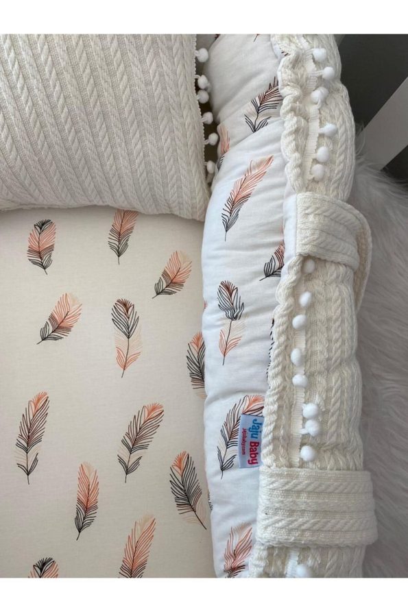 Jaju Baby Nest Luxury Baby Nest with Pom Poms and Feather Pattern