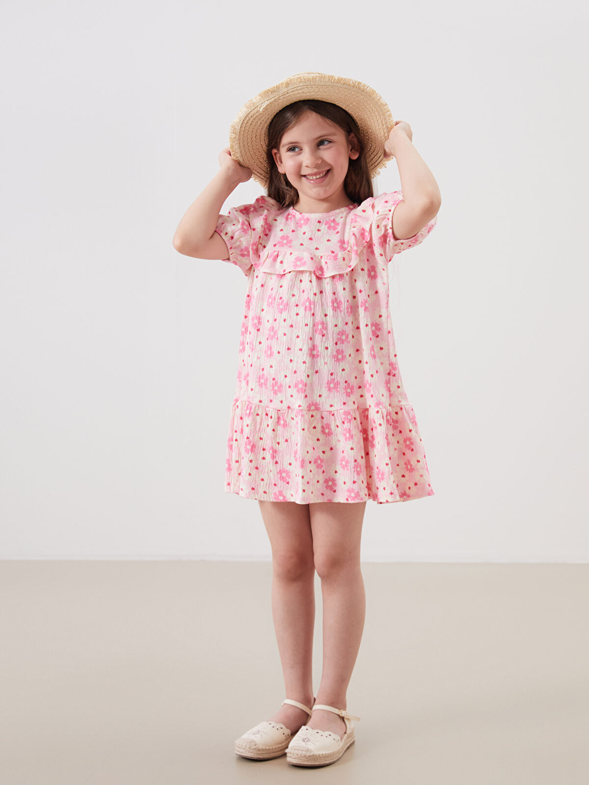 l_20251-s5dr38z1-lt4-122-28_5.jpg LCW Kids Pink Floral Crinkle Ruffle Dress