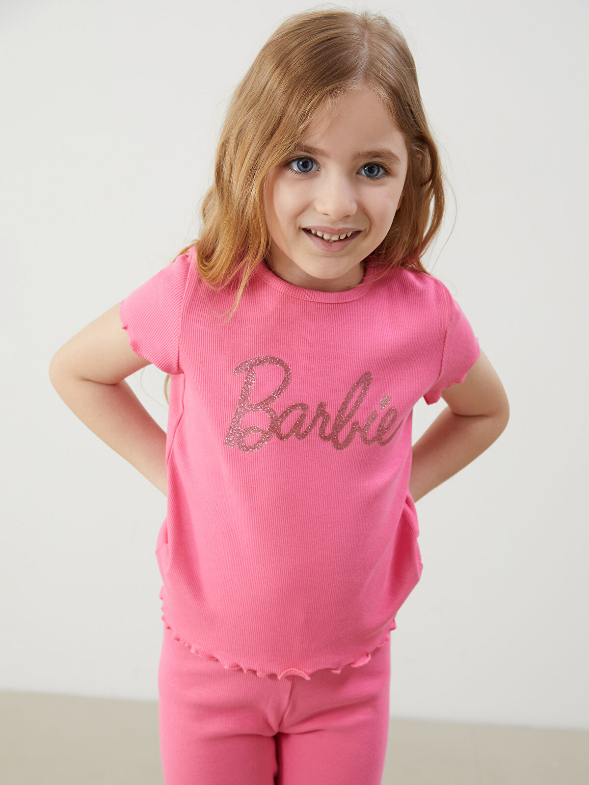 l_20251-s5dr71z1-gev-108-17_5.jpg LCW Kids Pink Barbie Print Ruffled T-Shirt Set for Girls
