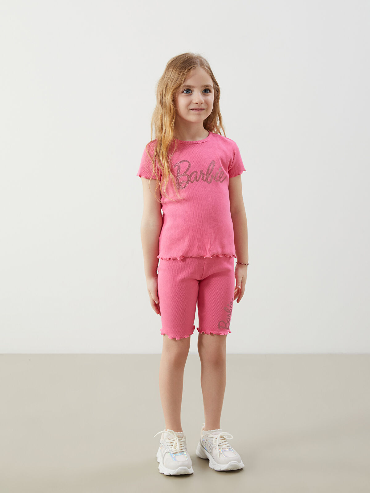 l_20251-s5dr71z1-gev-108-17_6.jpg LCW Kids Pink Barbie Print Ruffled T-Shirt Set for Girls