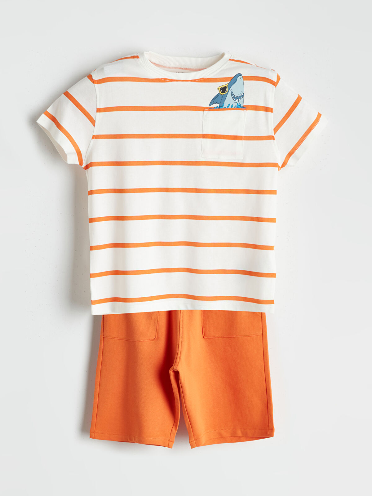 l_20251-s5ik23z1-lra_a.jpg LCW Kids Cream Printed Boys' T-Shirt and Shorts Set