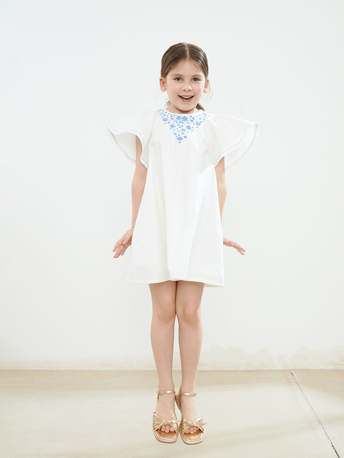 l_20251-s5ja99z1-r9j-122-28_5.jpg LCW Kids Cream Floral Print Cotton Dress for Girls